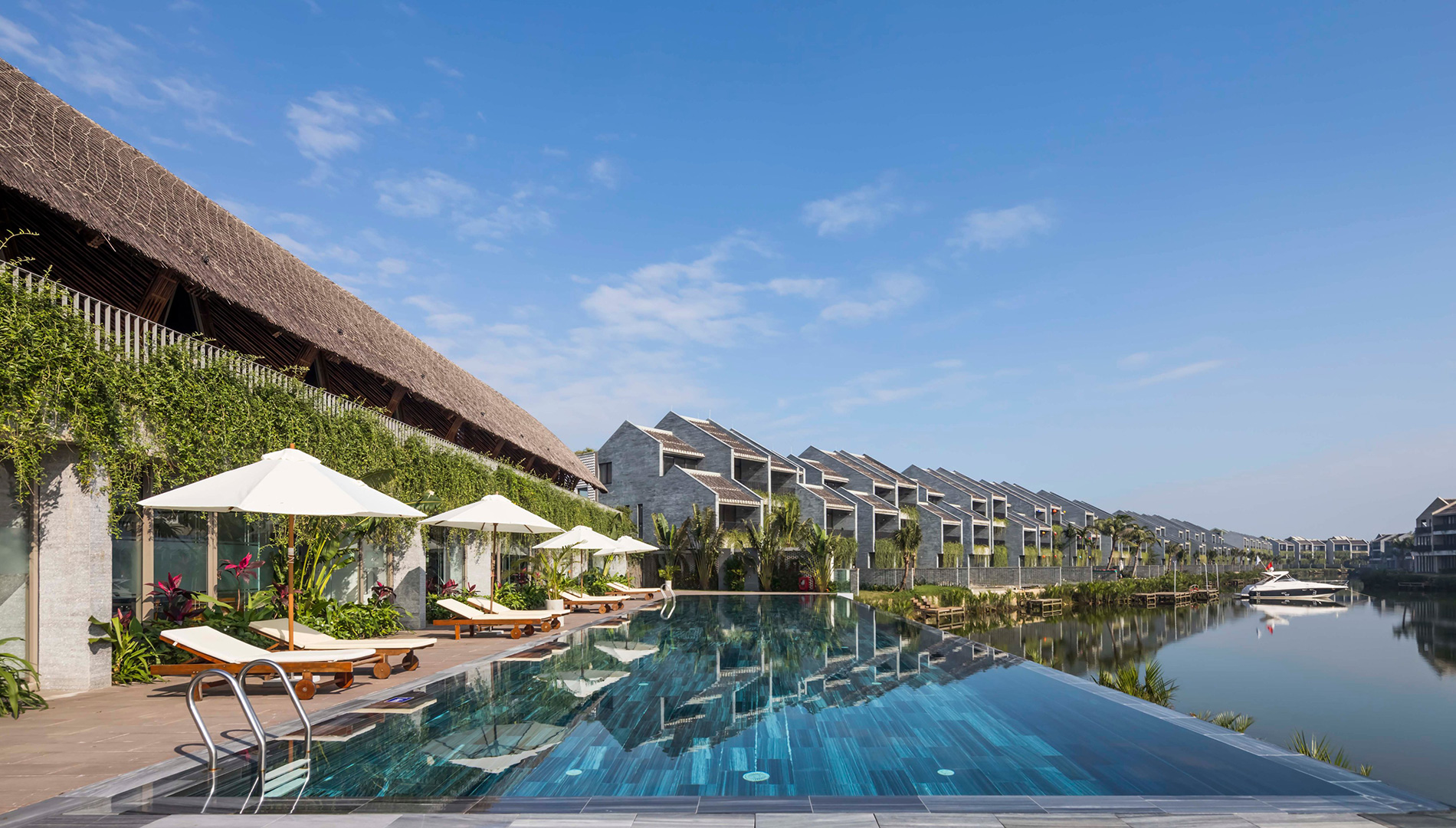 Casamia Balanca là sự pha trộn giữa nét cổ kính và thơ mộng, giữa nguyên sơ và hiện đại