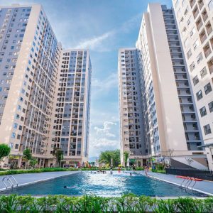Cư dân đông đúc tại khu vực tiện ích hồ bơi nội khu chung cư The Ori Garden, nguồn khách hàng dồi dào cho mặt bằng kinh doanh.